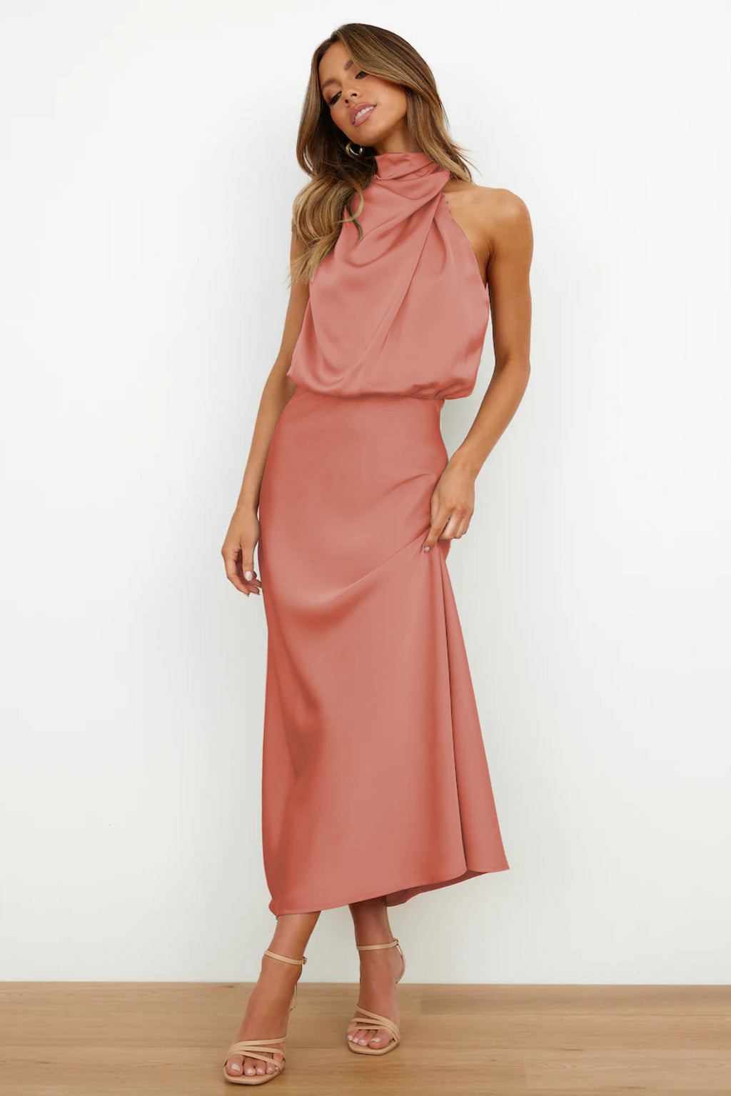 Auriane™ | Robe longue en satin à col halter