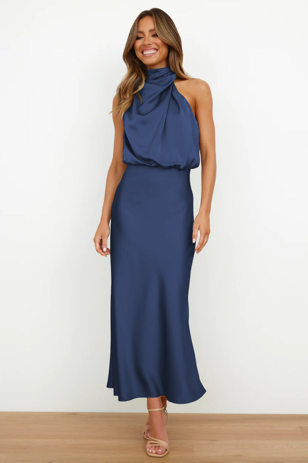 Auriane™ | Robe longue en satin à col halter