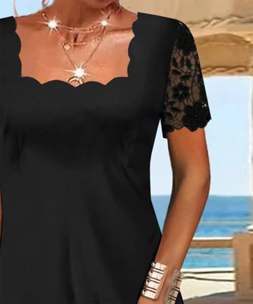Petite robe noire carrée festonnée