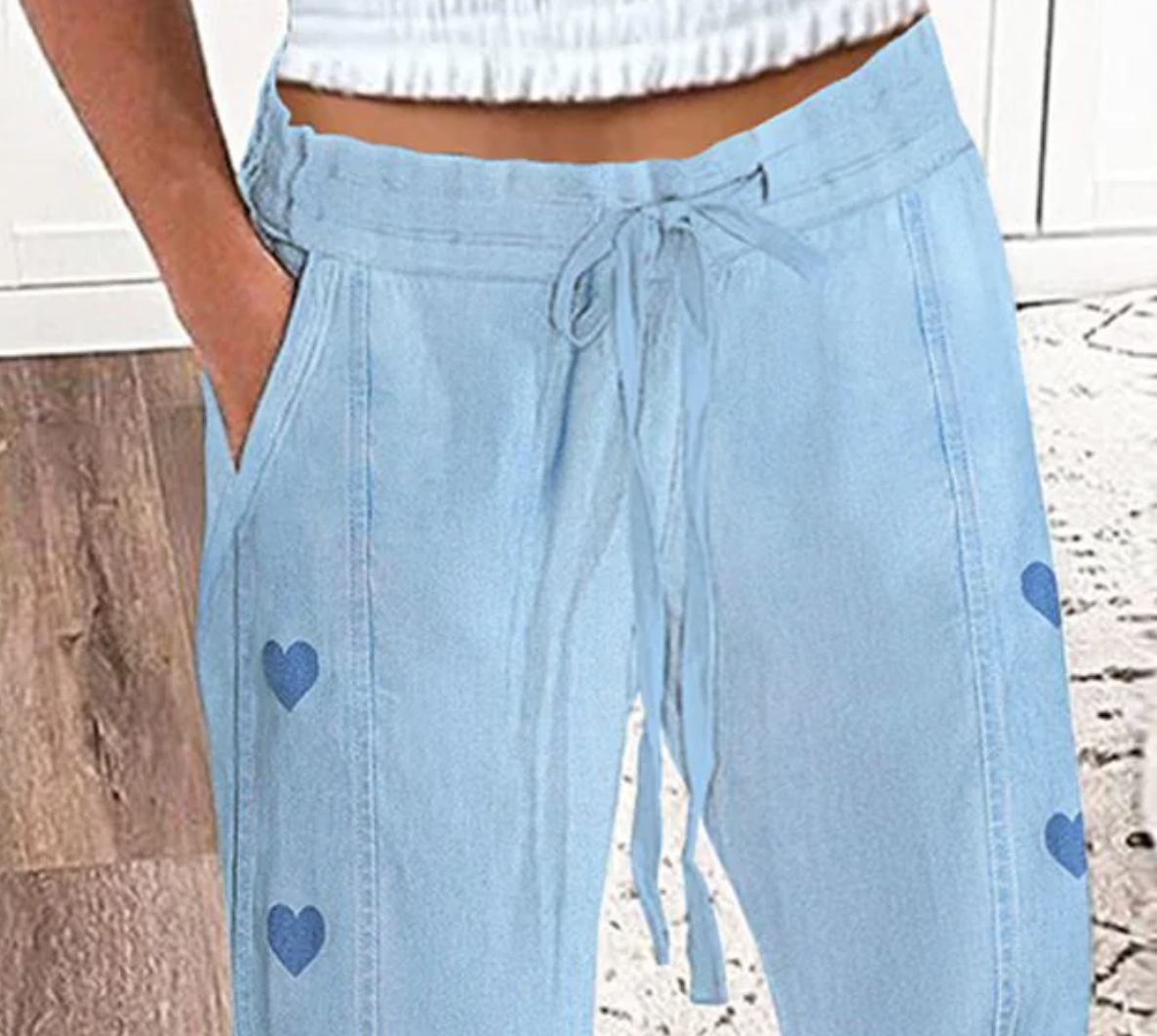 Pantalon bleu frais à poches latérales