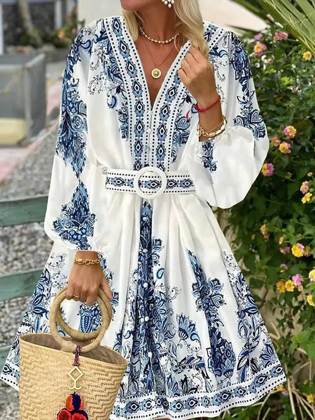 Leah Mini-robe aérée à manches longues et col en V