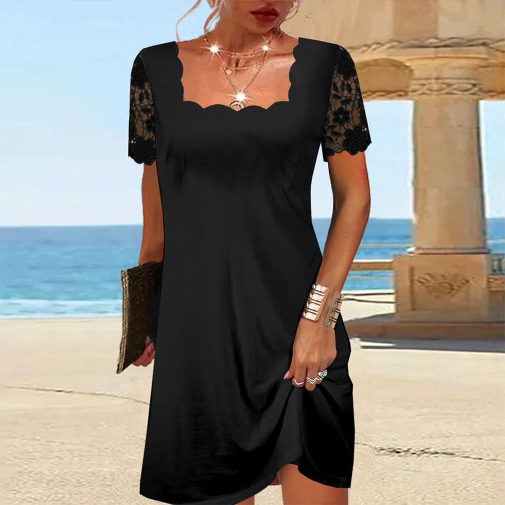 Petite robe noire carrée festonnée