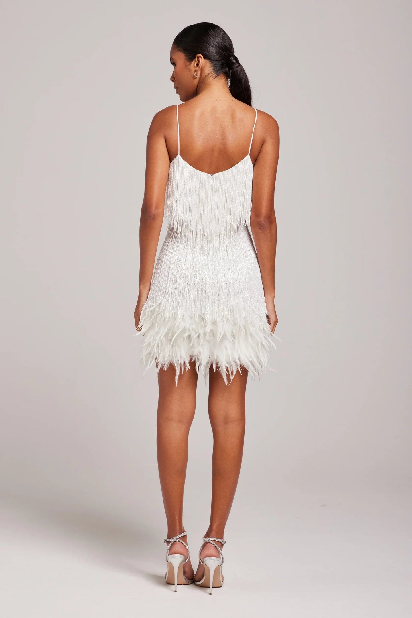 JOYCÈLE - ROBE DE SOIRÉE MODERNE À PLUMES