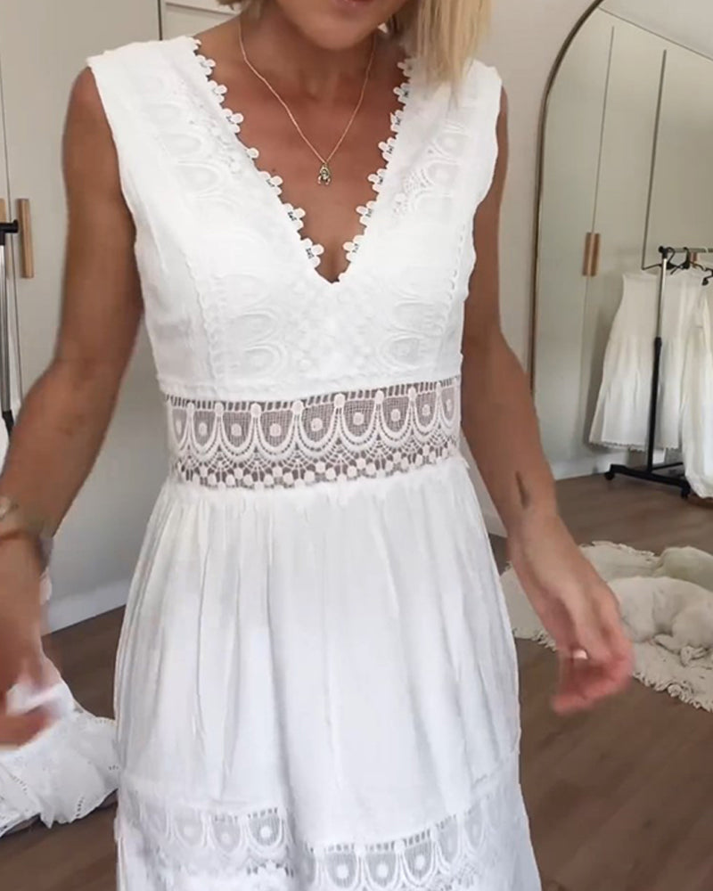 LOÏSE - ROBE À ENCOLURE EN V AVEC DENTELLE