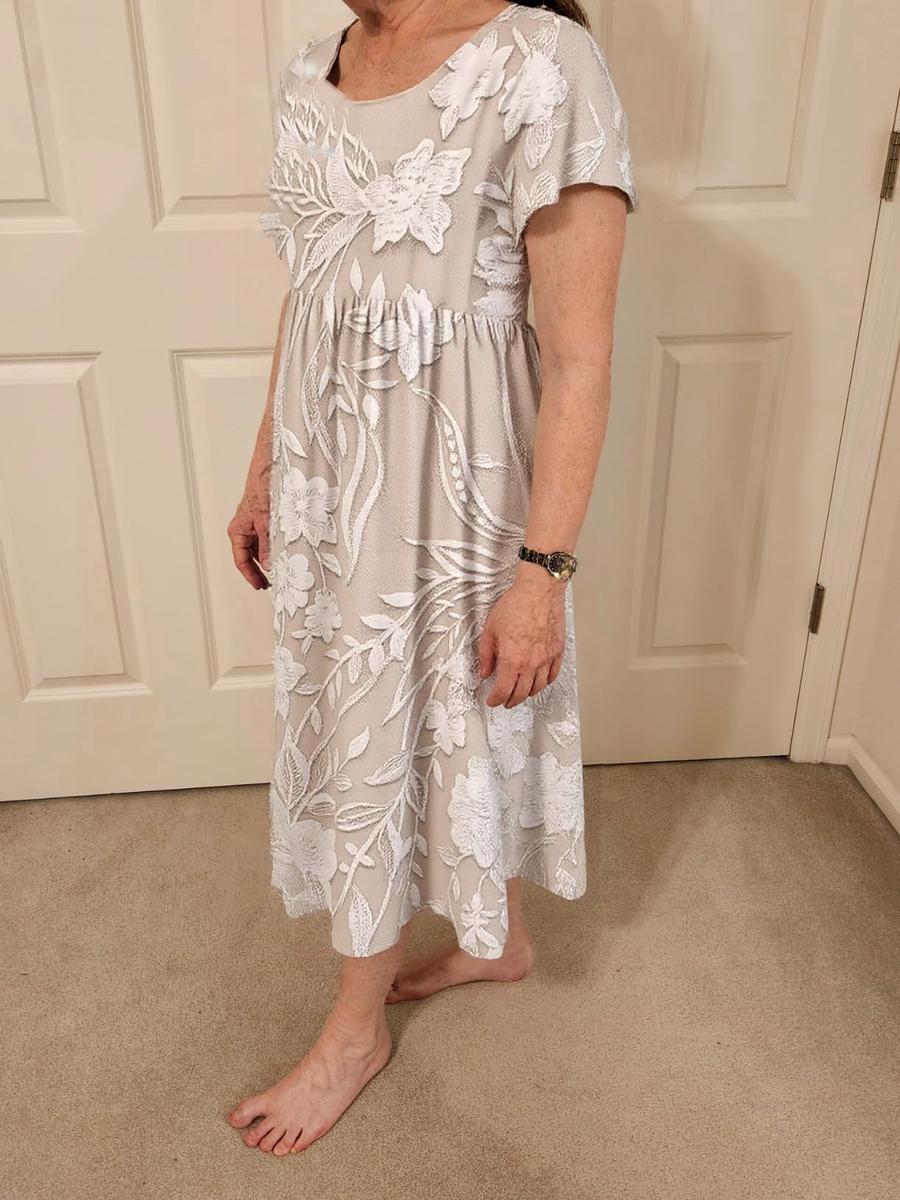 Robe midi basique à col rond et manches courtes