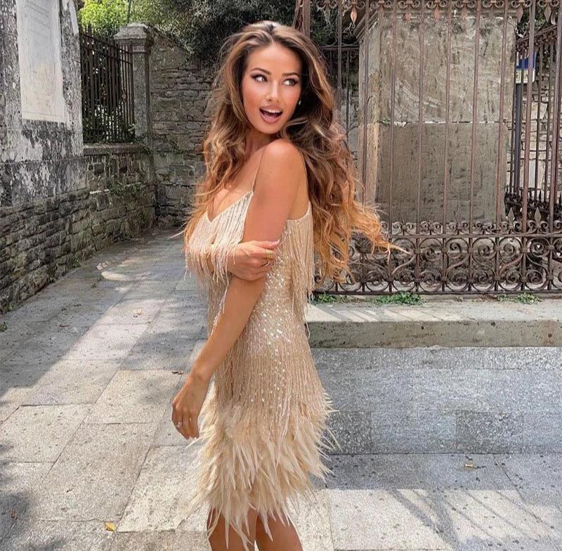 JOYCÈLE - ROBE DE SOIRÉE MODERNE À PLUMES