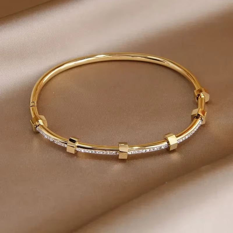 Bracelet Madison de couleur or brillant avec revêtement moissanite