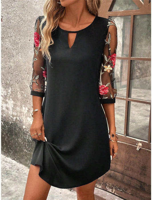 Élina™ | Robe accentuée à la taille avec bordure en dentelle