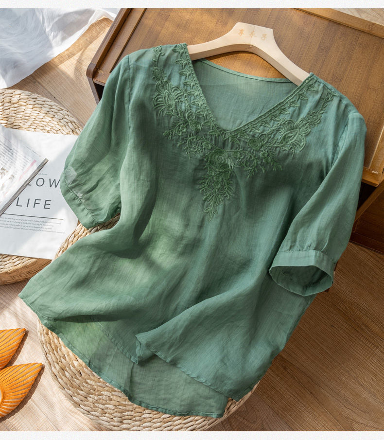 Ilona™ | Chemise col V brodée