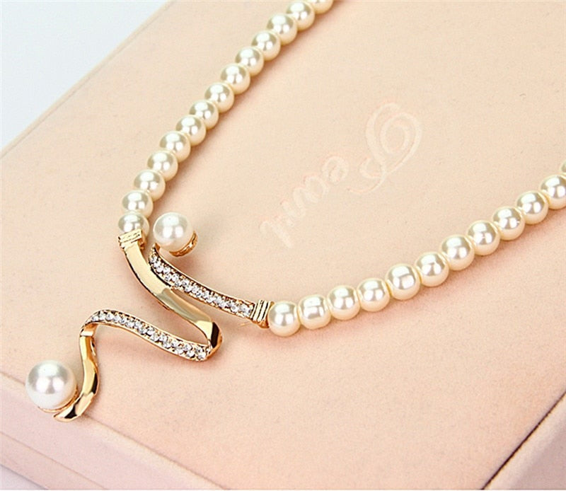 Collier de perles Vénus + boucles d'oreilles