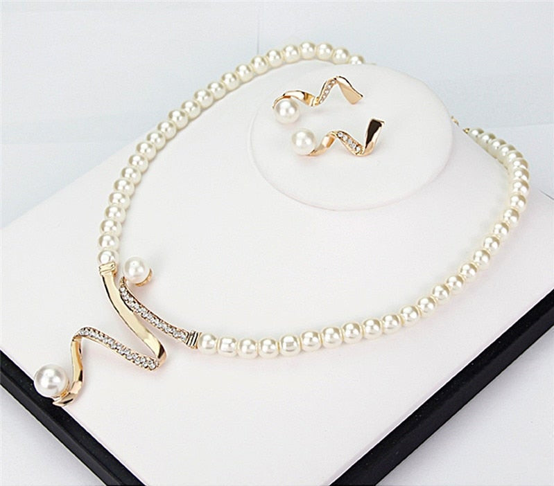 Collier de perles Vénus + boucles d'oreilles