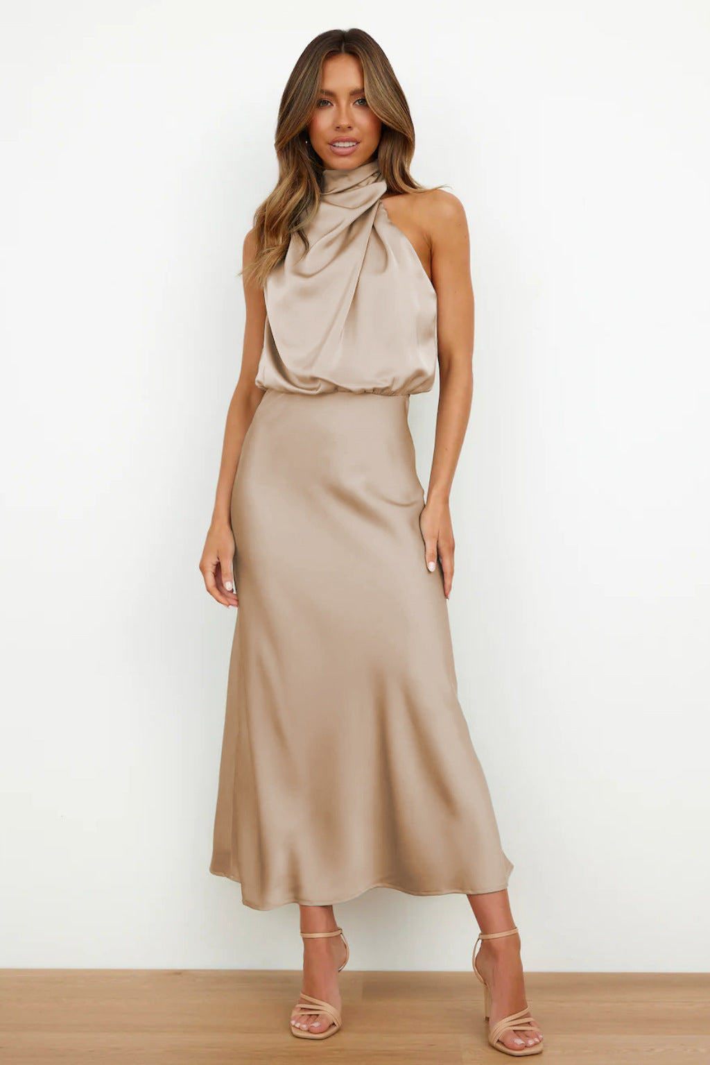 Auriane™ | Robe longue en satin à col halter