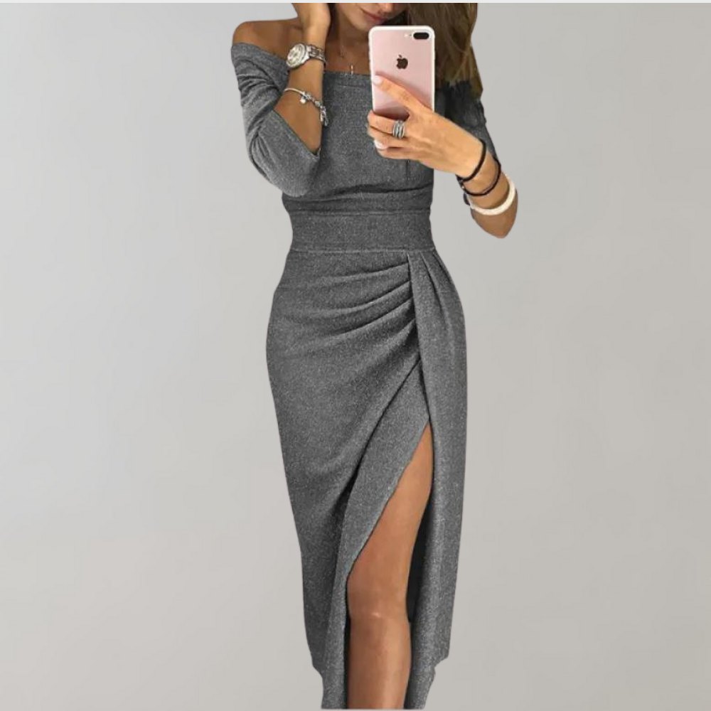 Les modèles | Robe pailletée à épaules dénudées
