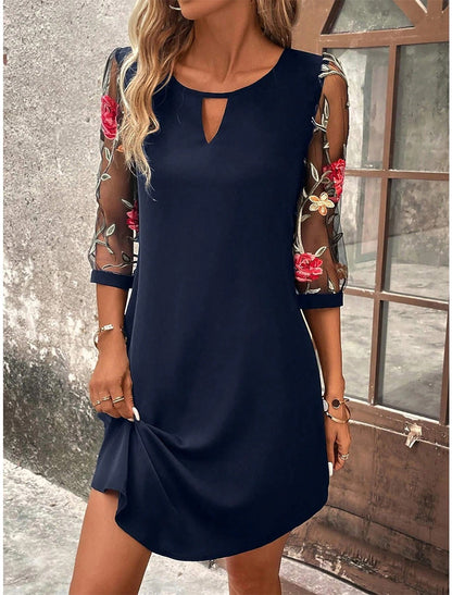 Élina™ | Robe accentuée à la taille avec bordure en dentelle
