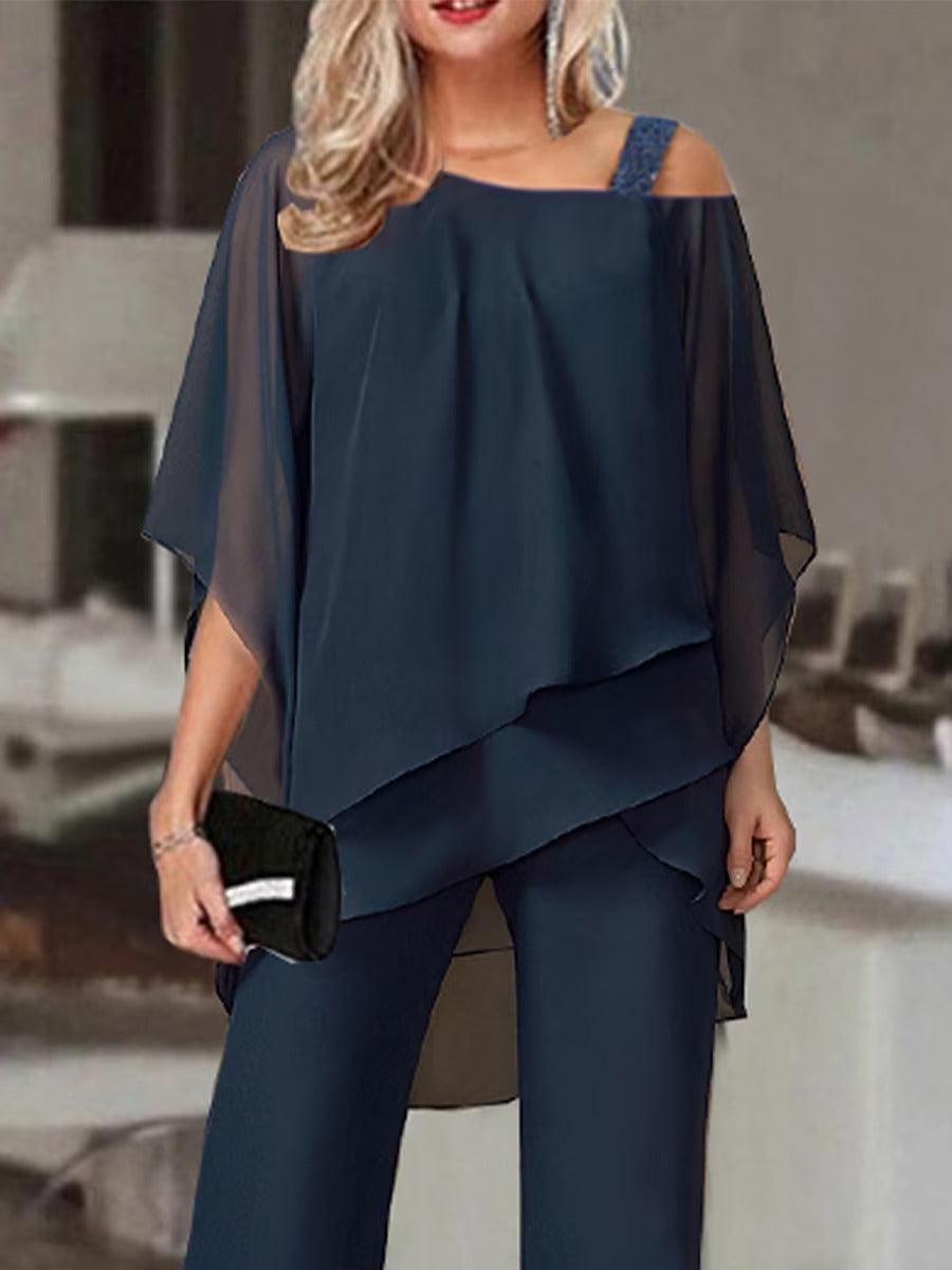 Ensemble deux pièces bleu marine avec haut et pantalon à volants et épaules dénudées