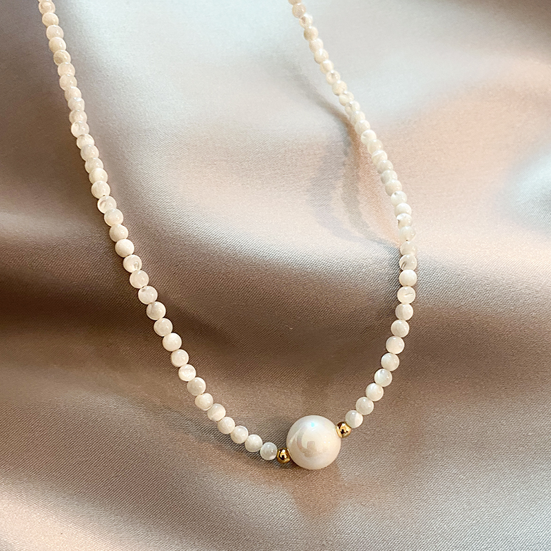 Collier de perles élégant Diora