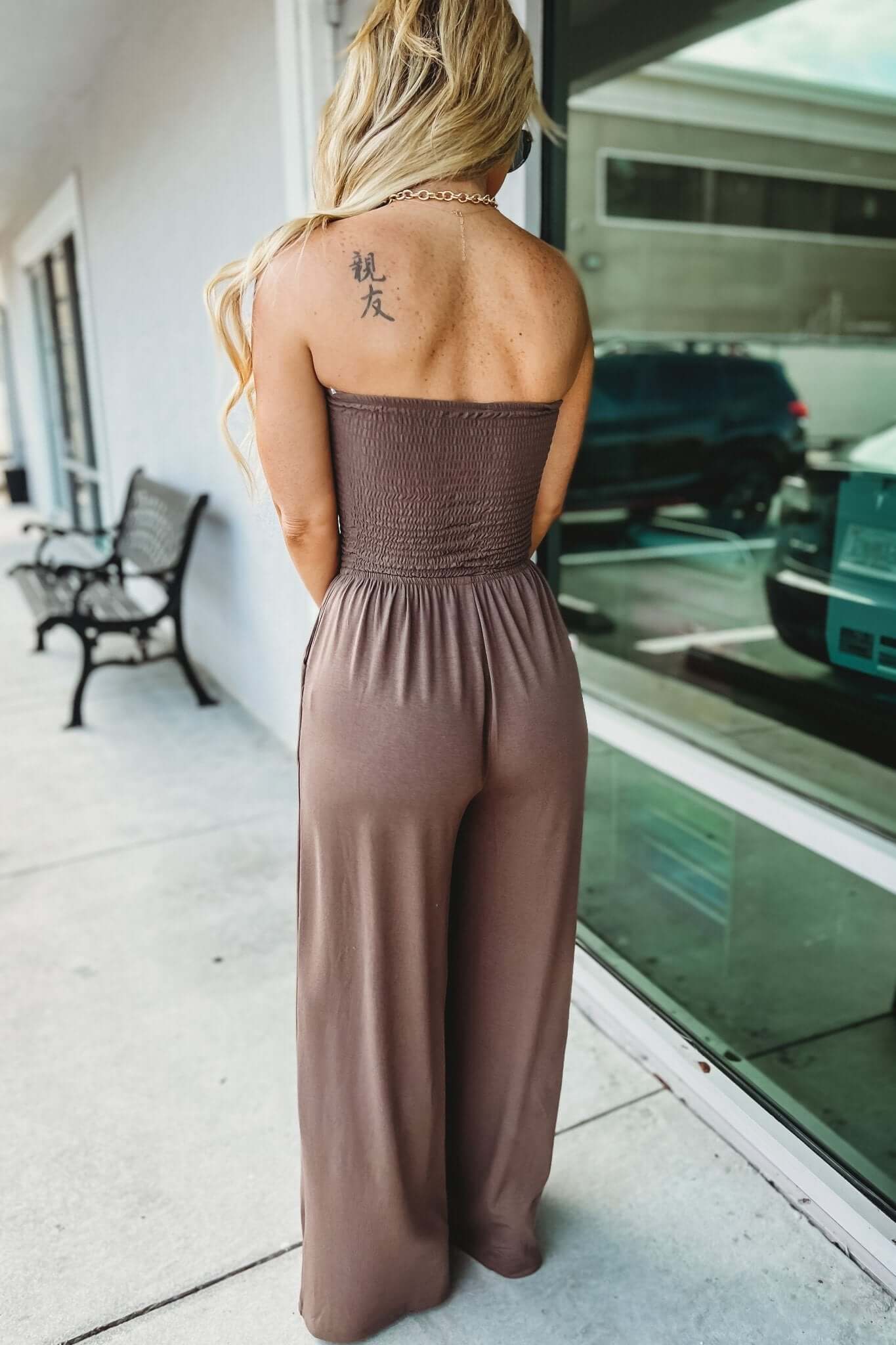 NIKKI – COMBINAISON ÉPAULE DÉNUDÉE CHIC